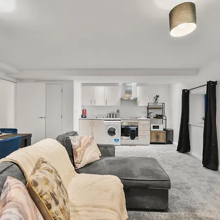 Warm & Welcoming Apartment *